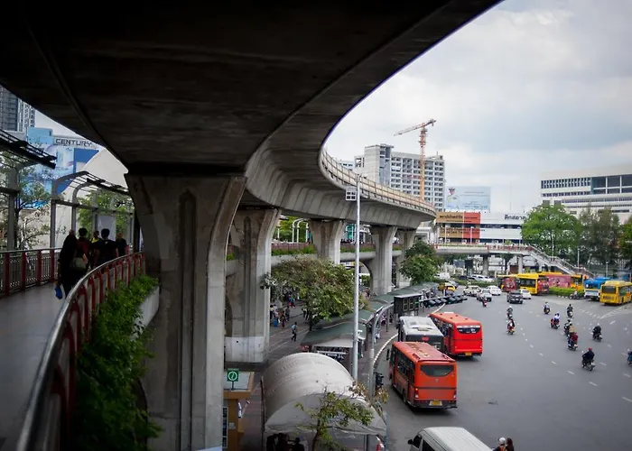 Victory Park - Maya Hostel Bangkok